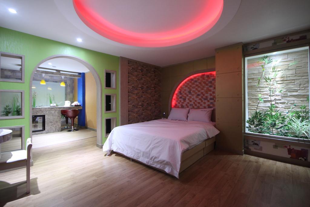Pohang Wow Motel Room photo